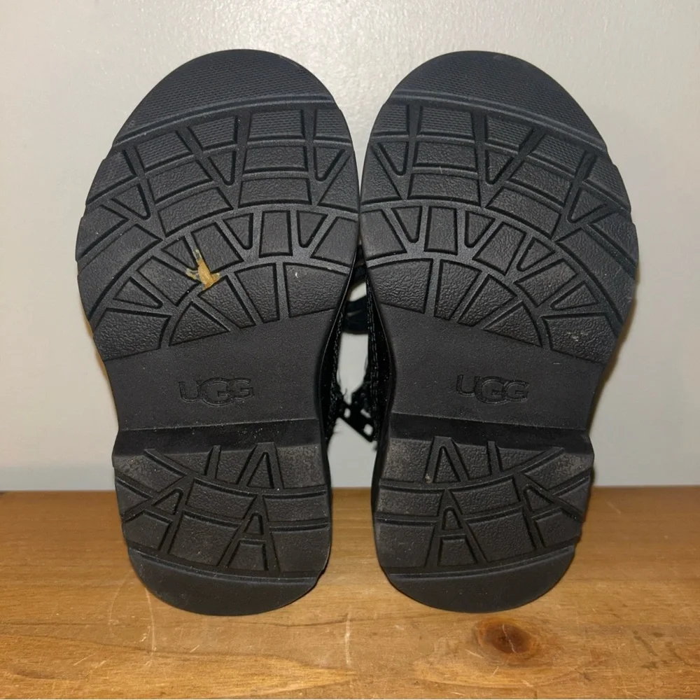 UGG Kids Robley Black Sparkle Boots Size 7C - Picture 8 of 9